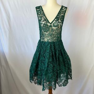 Windsor Emerald Green Lace Party Dress w/Tulle Under Skirt - Size Large (Jrs.)